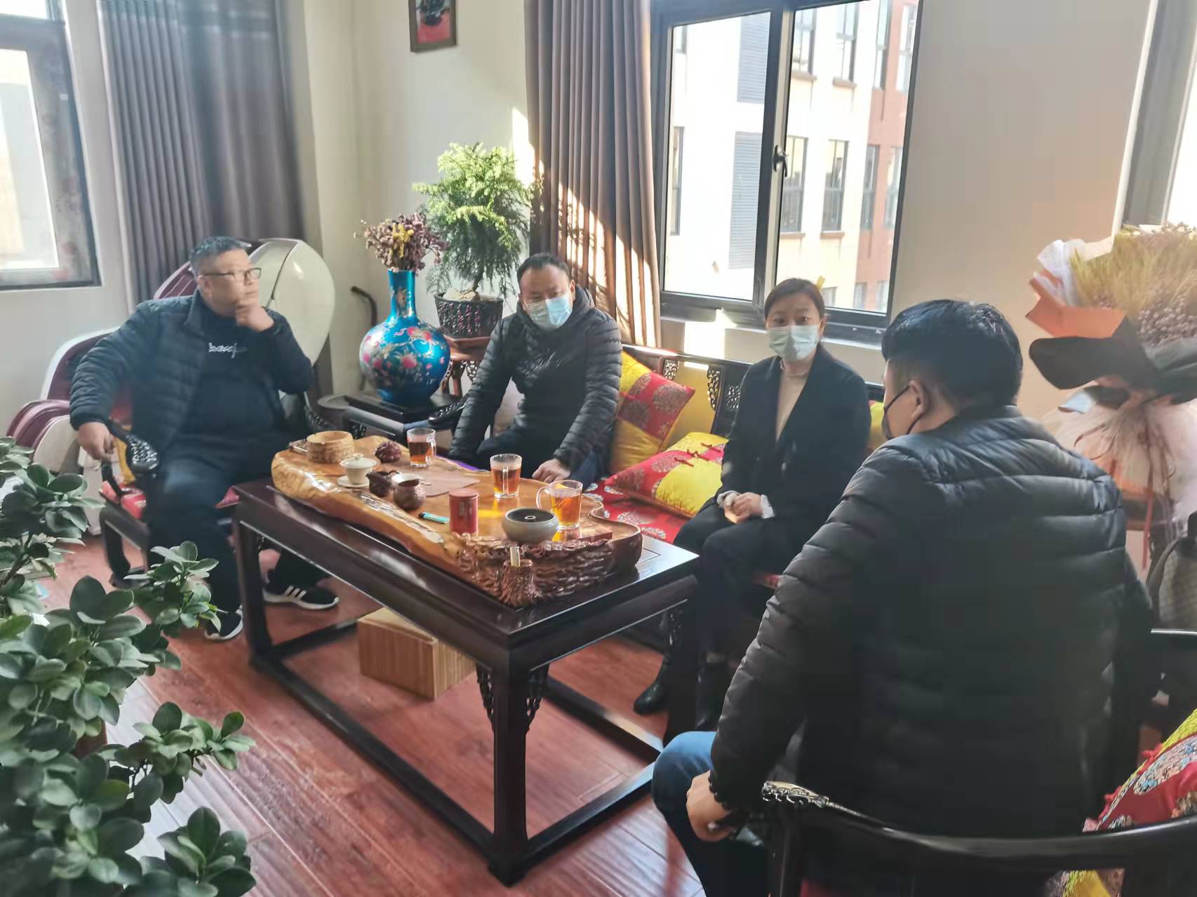 商丘市梁園區市場(chǎng)監督管理局深入企業(yè)開(kāi)展“萬(wàn)人助萬(wàn)企”活動(dòng)